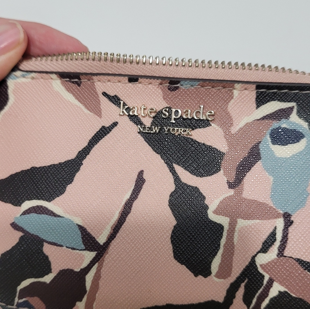 Kate Spade floral zip card holder keyring in blush and black - Picture 3 of 5